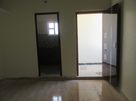 5) Li Id : 125 - Balcony.JPG